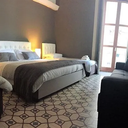 Ottomood Ala Ovest Centro Bed & Breakfast