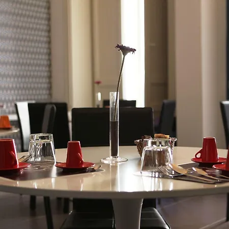 Alojamento de Acomodação e Pequeno-almoço Ottomood Ala Ovest Centro 4*