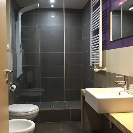 Alojamento de Acomodação e Pequeno-almoço Ottomood Ala Ovest Centro 4*