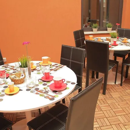 Ottomood Ala Ovest Centro Bed & Breakfast 4*