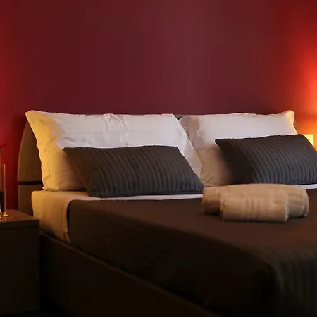 Ottomood Ala Ovest Centro Bed & Breakfast