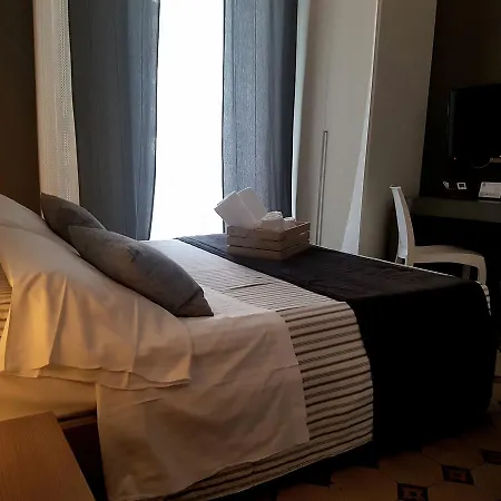 Ottomood Ala Ovest Centro Bed & Breakfast 4*