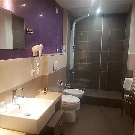 Ottomood Ala Ovest Centro 4*