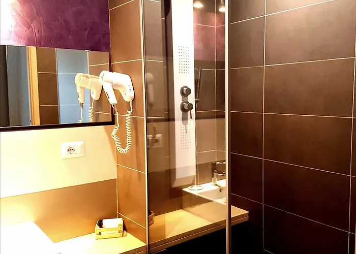 فندق مبيت وإفطار Ottomood Ala Ovest Centro 4*